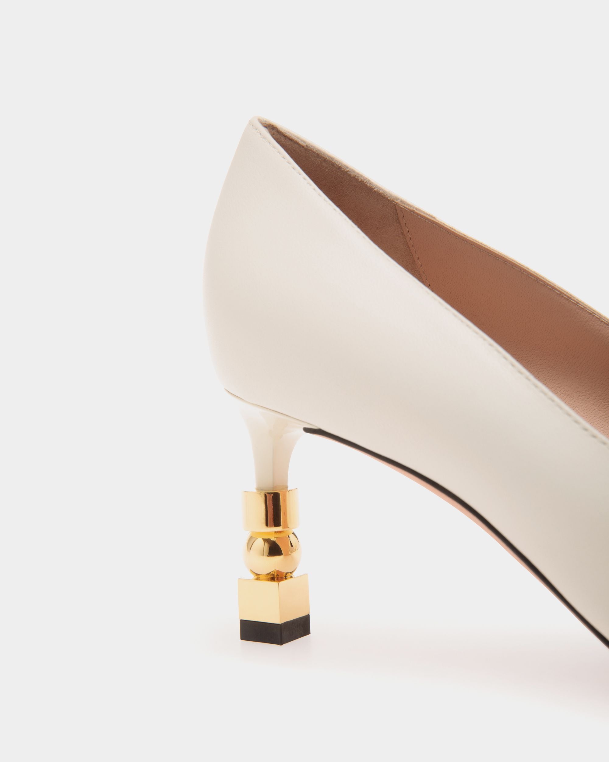 Bally Global - Block Pumps In White Leather - White