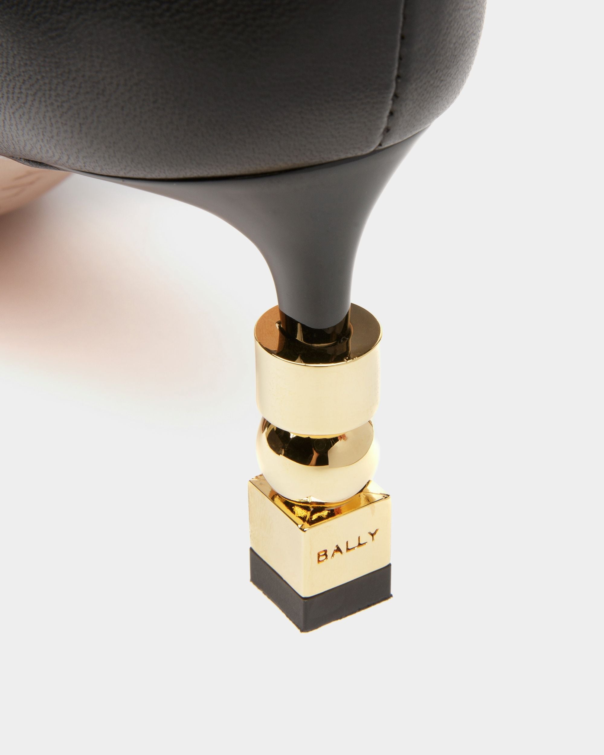 Bally Global - Block Pumps In Black Leather - Negro