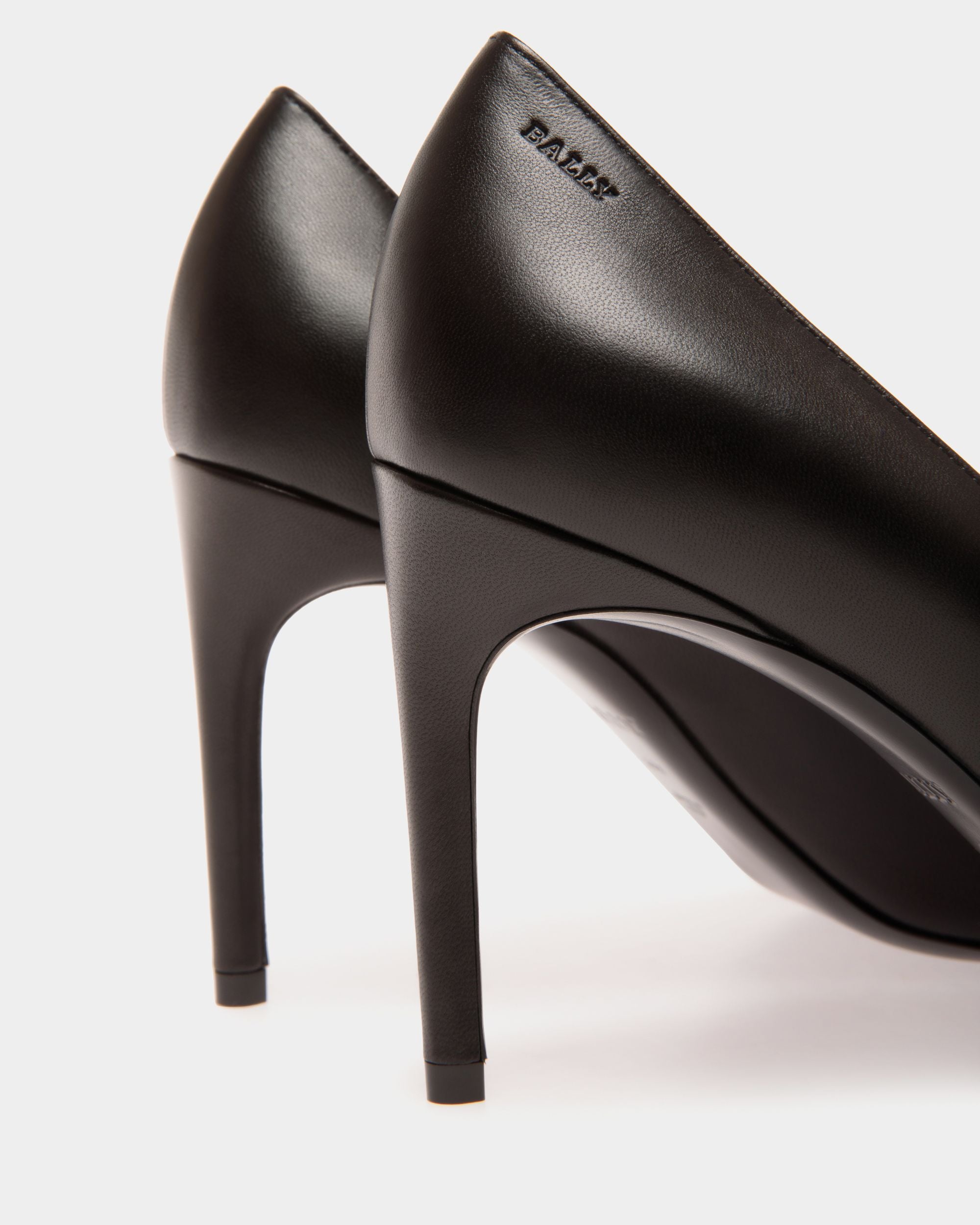 Bally Global - Pump In Black Leather - Black