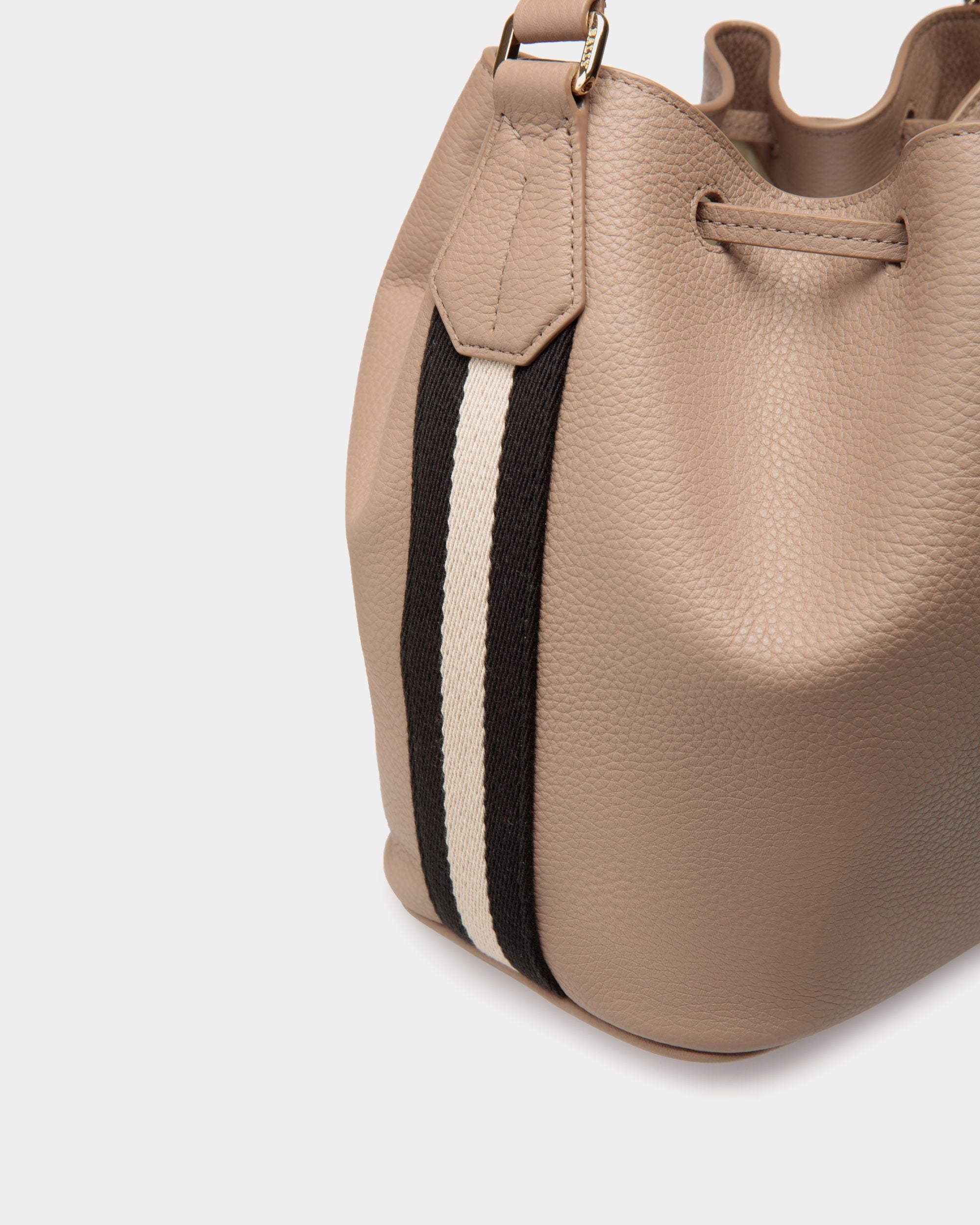 Bally Global - Bucket Bag in Beige Grained Leather - Beige