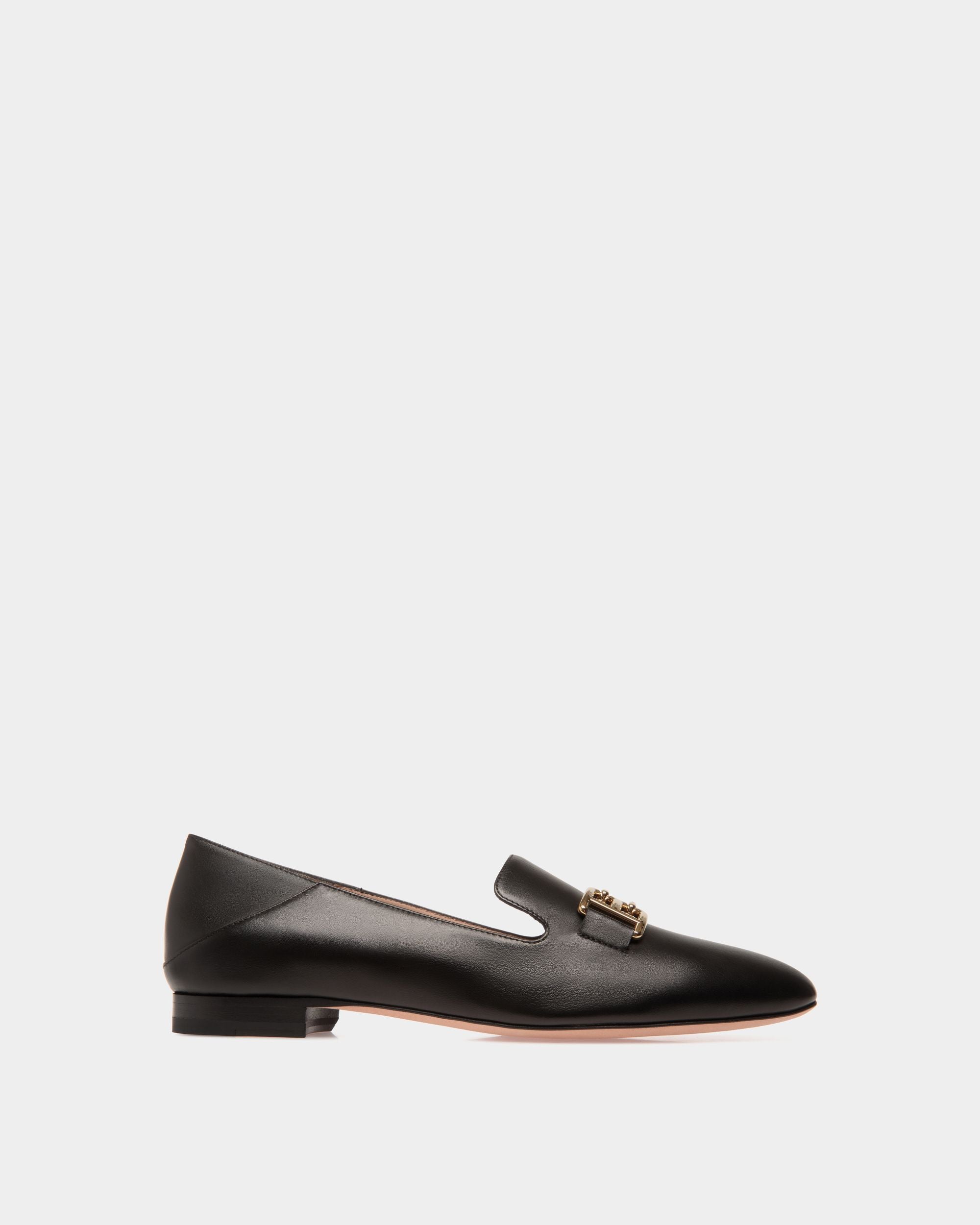 Bally Global - B Chain Flats In Black Leather - Black