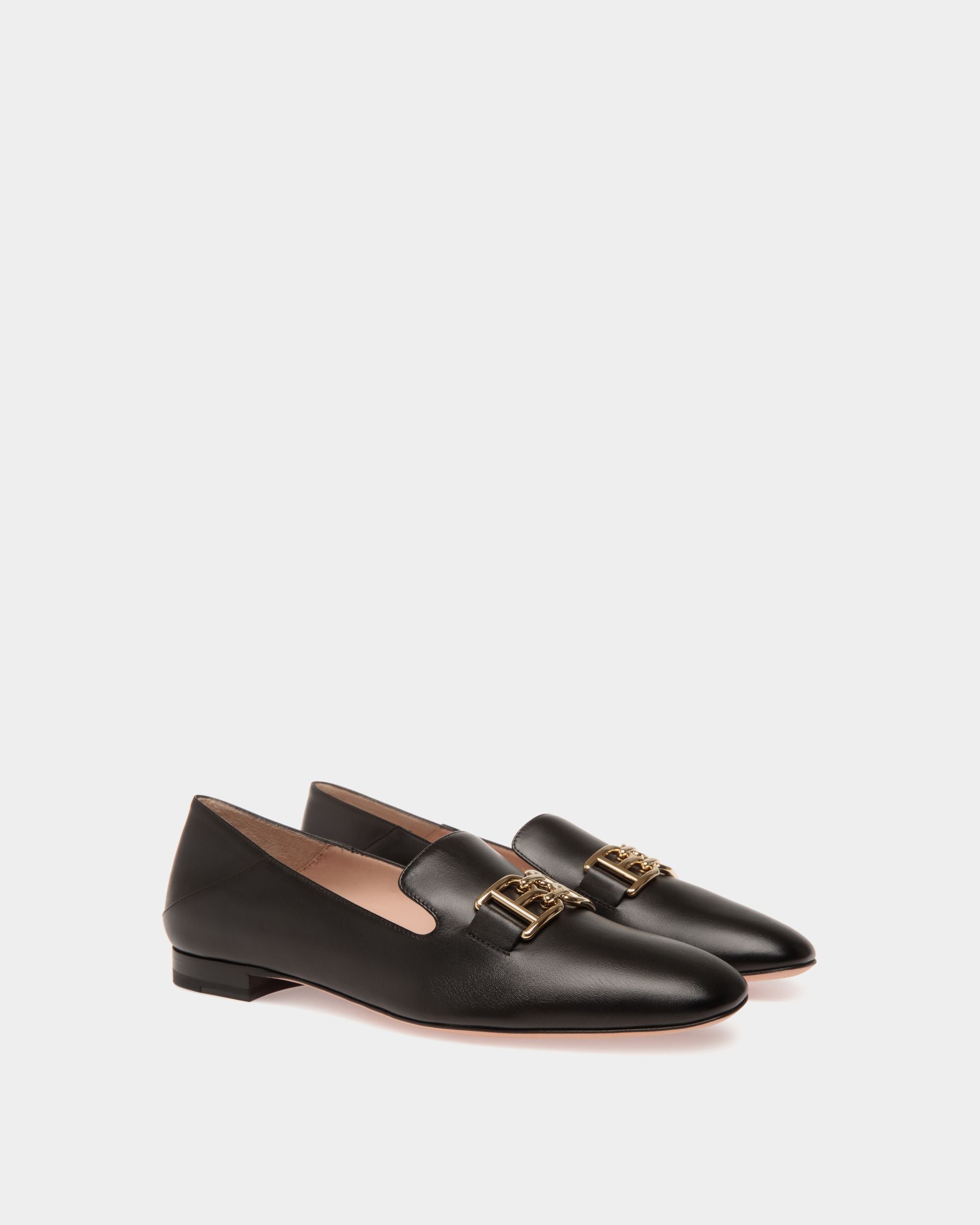 Bally Global - B Chain Flats In Black Leather - Black