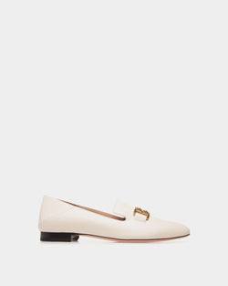 B Chain Flats In White Leather