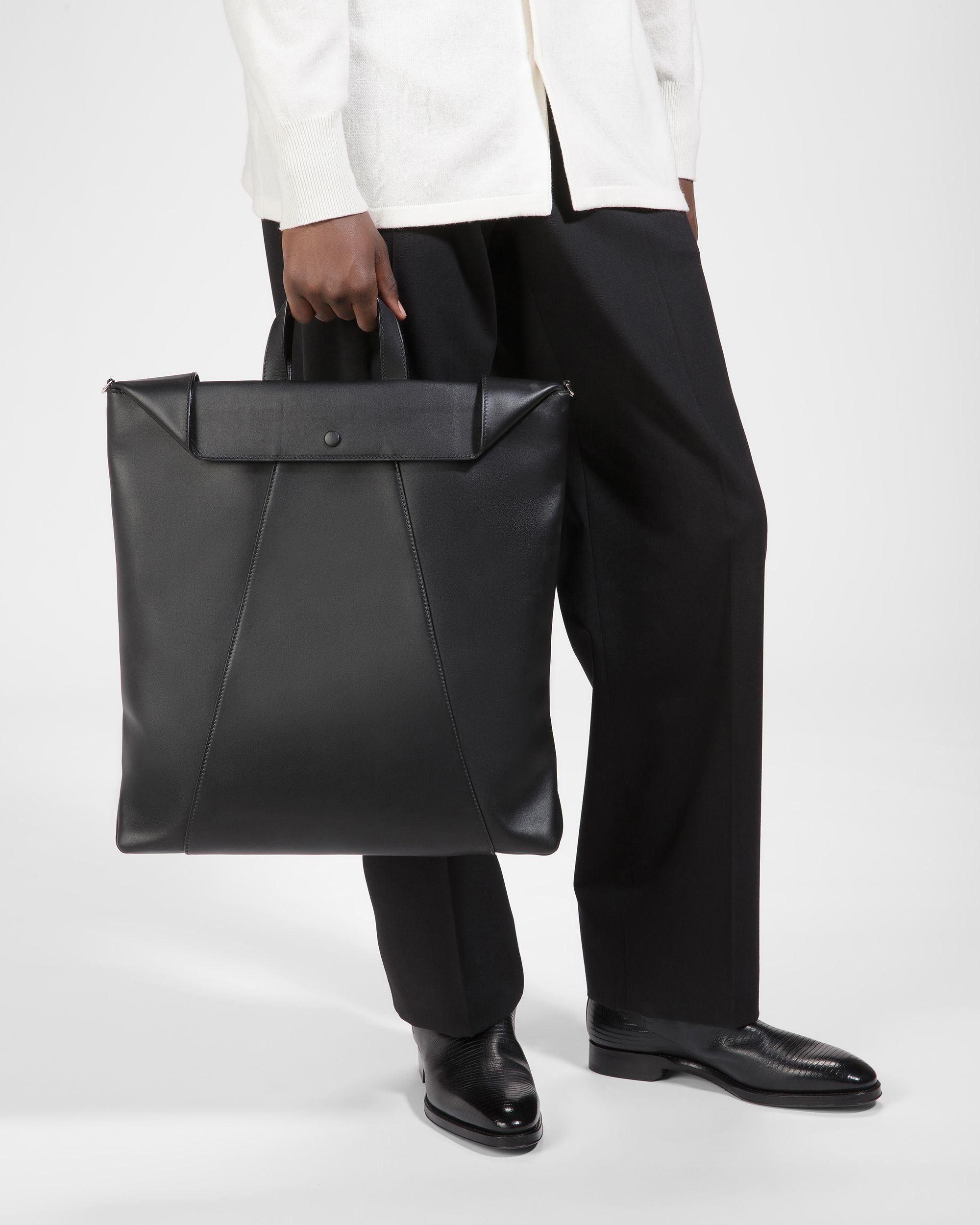 Bally Global - Ashy Leather Tote In Black - Black