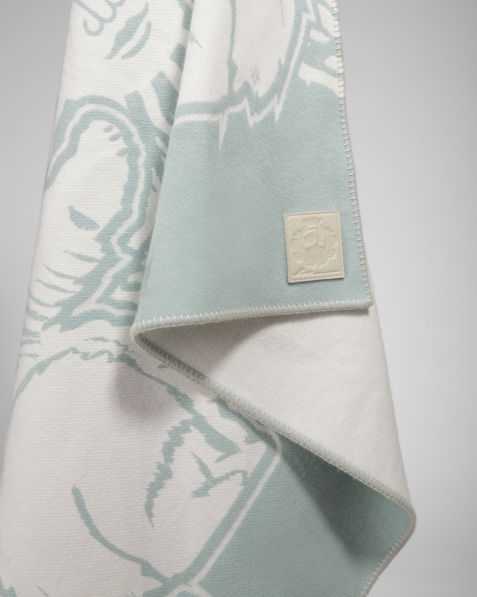 Bally Global - Chal St Moritz Accesorio Con Jacquard De Lana En Azul Claro Y Hueso - Azul