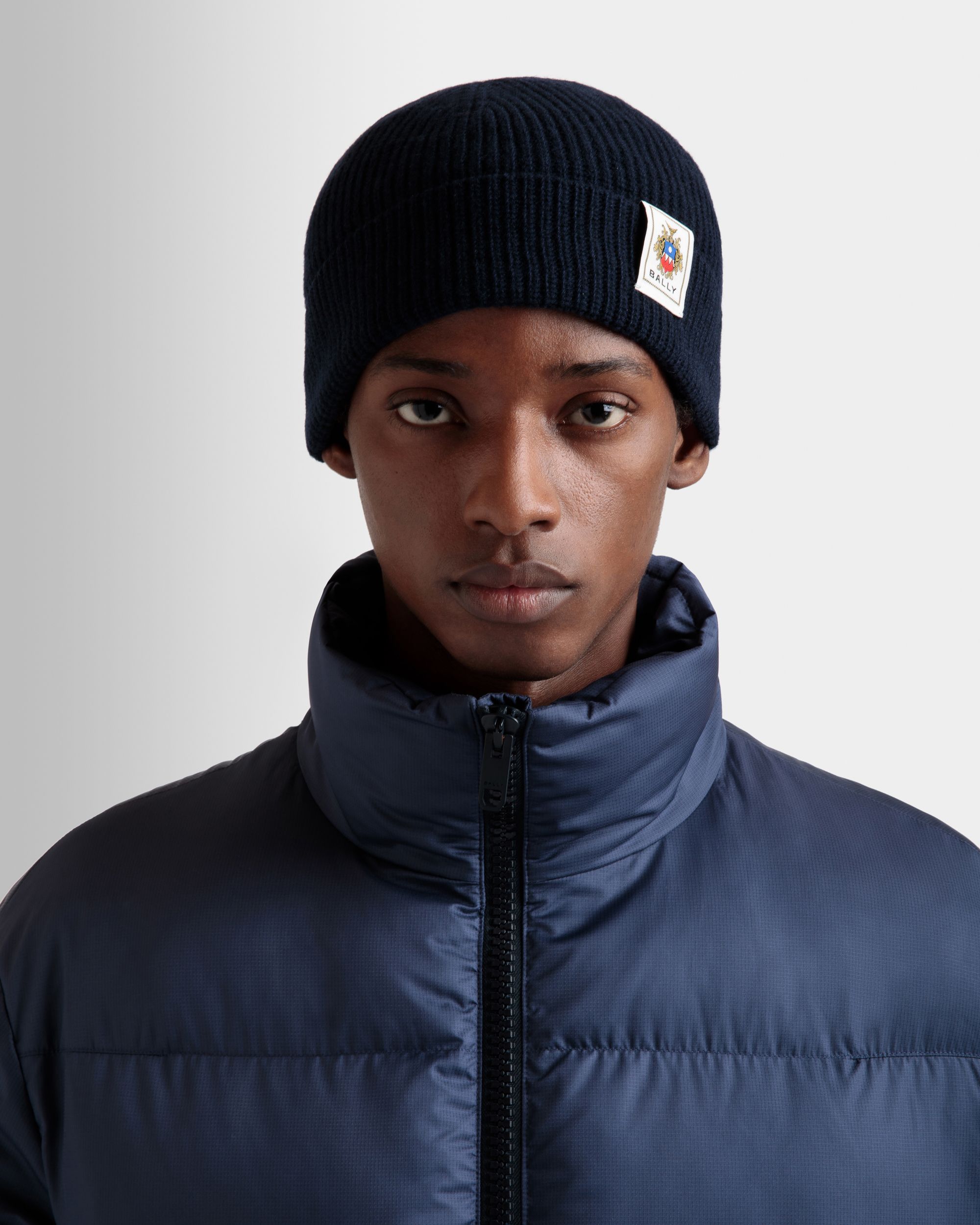 Bally Global - Gorro Con Logotipo Bally Crest De Lana Navy Blue - Azul
