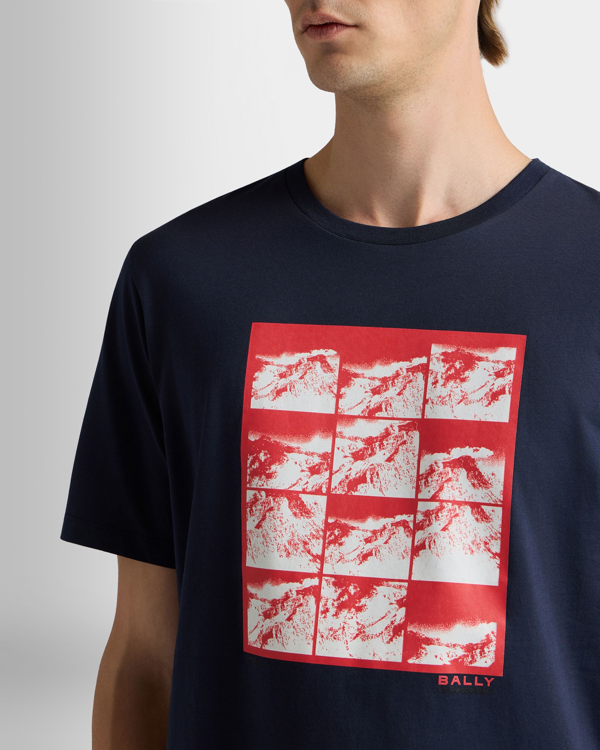 Bally Global - T-Shirt En Coton Navy Blue Avec Mountain Graphics - Bleu
