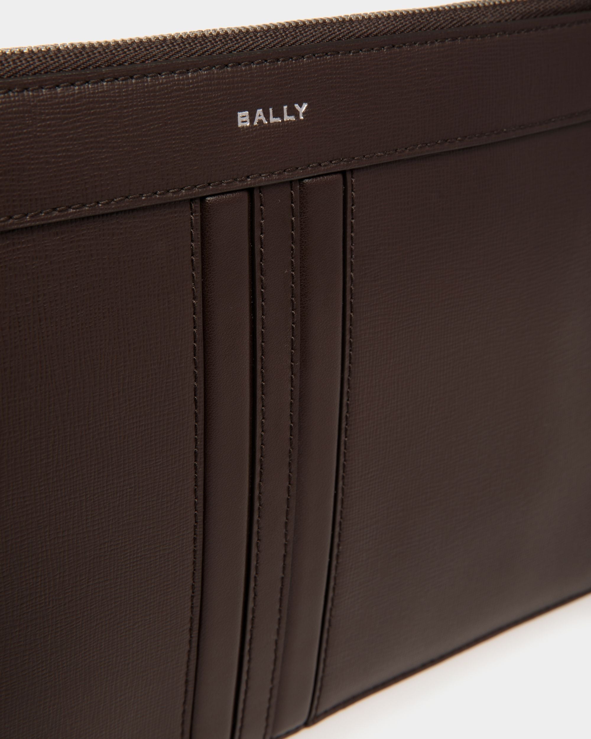 Bally Global - Pochette Mythos De Piel Reciclada Ébano - Marrón