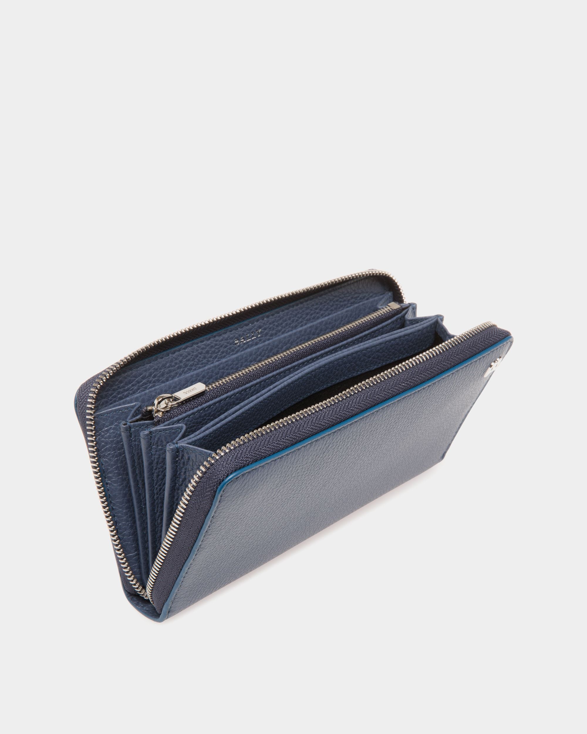 Bally Global - Cartera De Viaje De Piel Repujada Azul - Azul