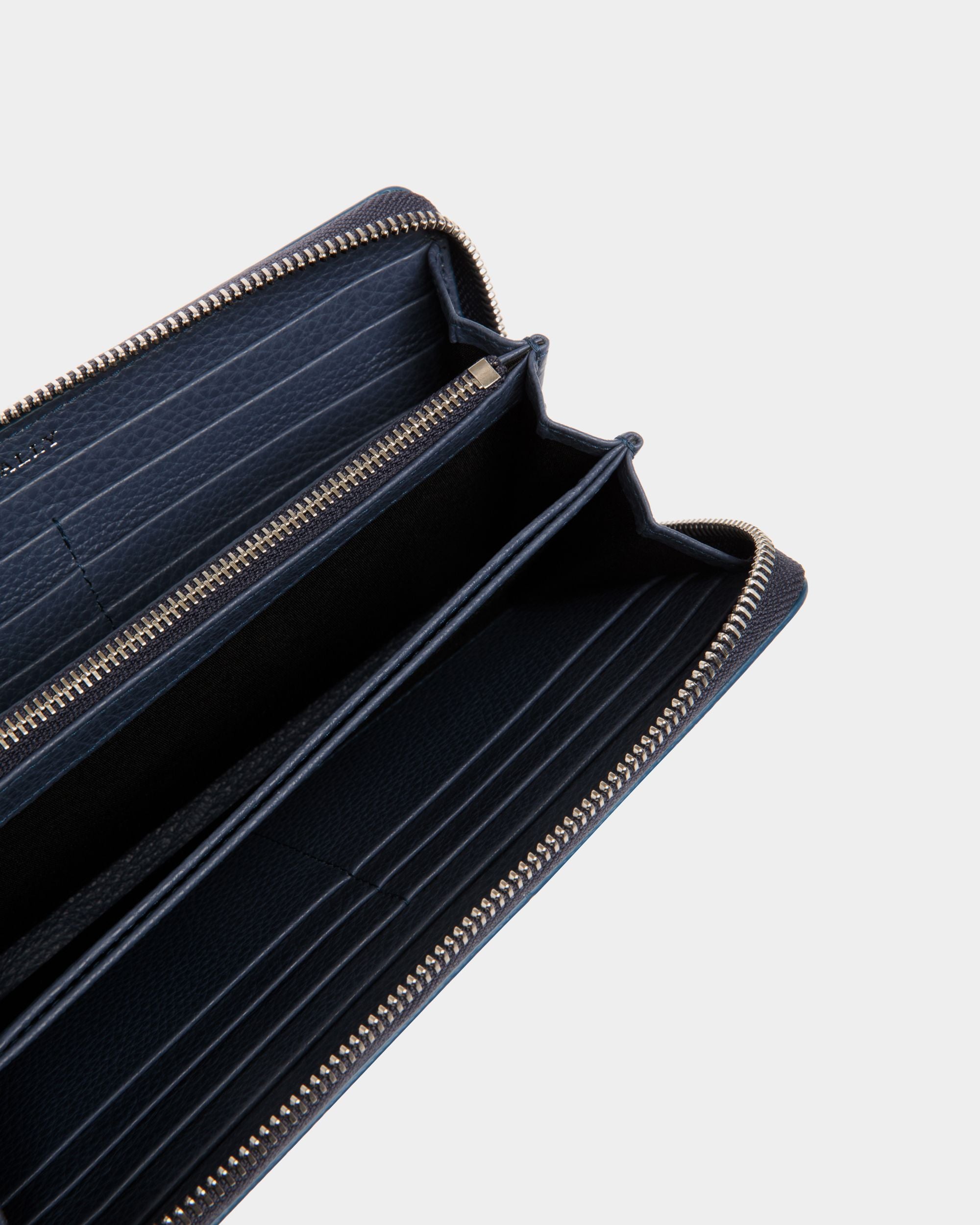Bally Global - Cartera De Viaje De Piel Repujada Azul - Azul