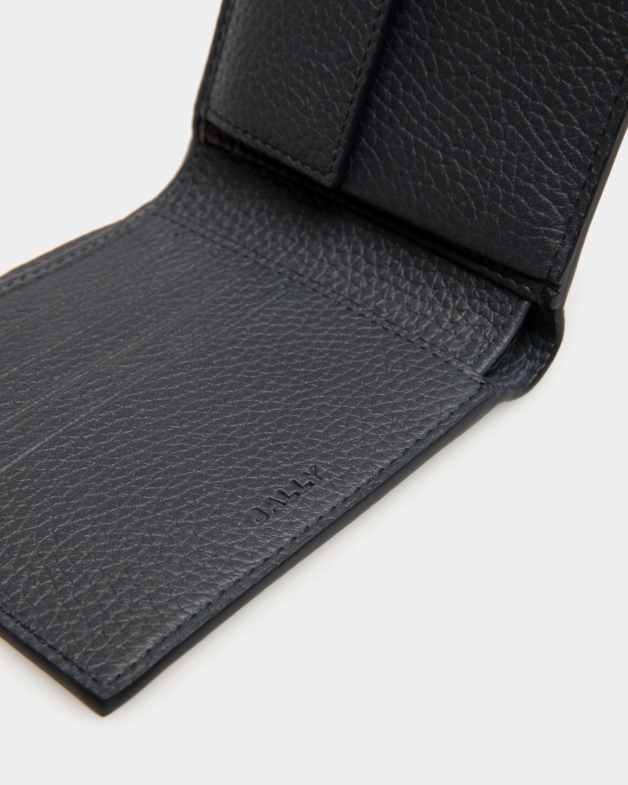 Bally Global - Ribbon Bifold In Navy Blue Leather - Azul