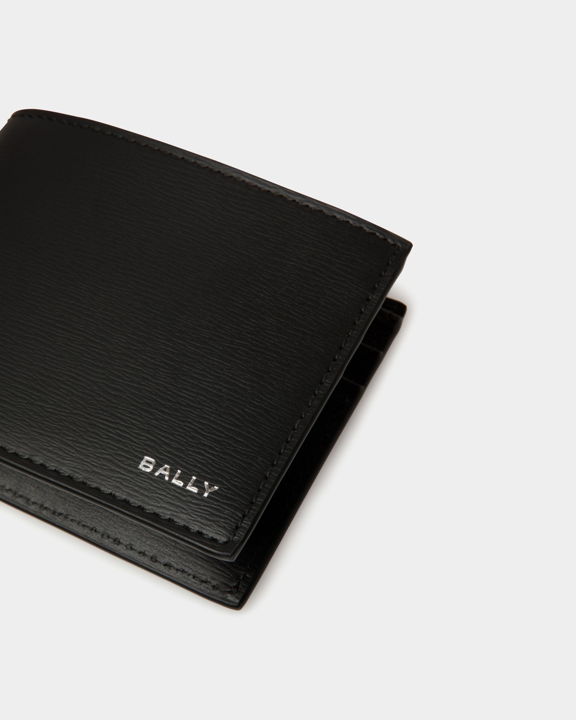 Bally Global - Crossing Bifold In Black Leather - Black