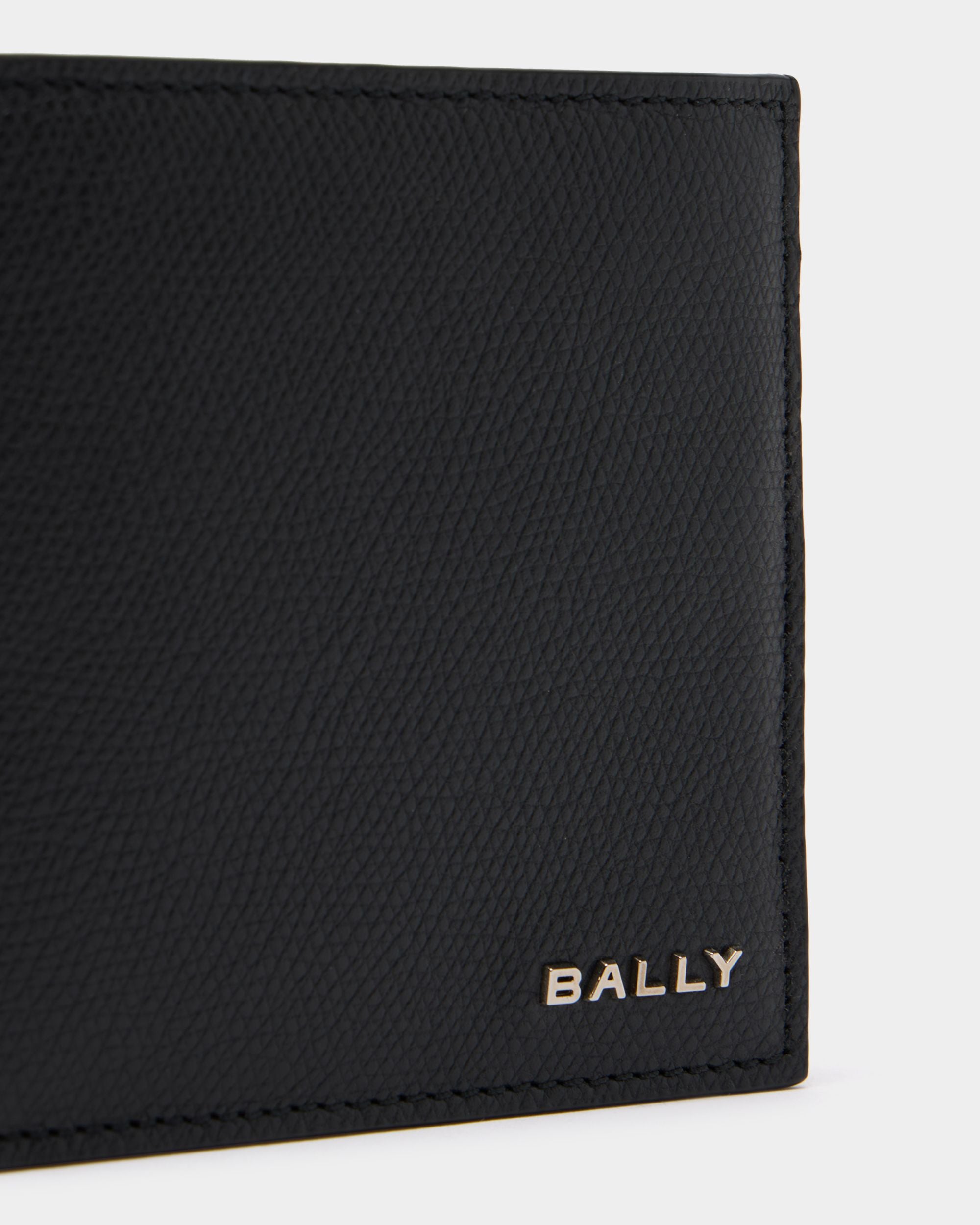 Bally Global - Bally Essential Wallet in Black Grained Leather - Black