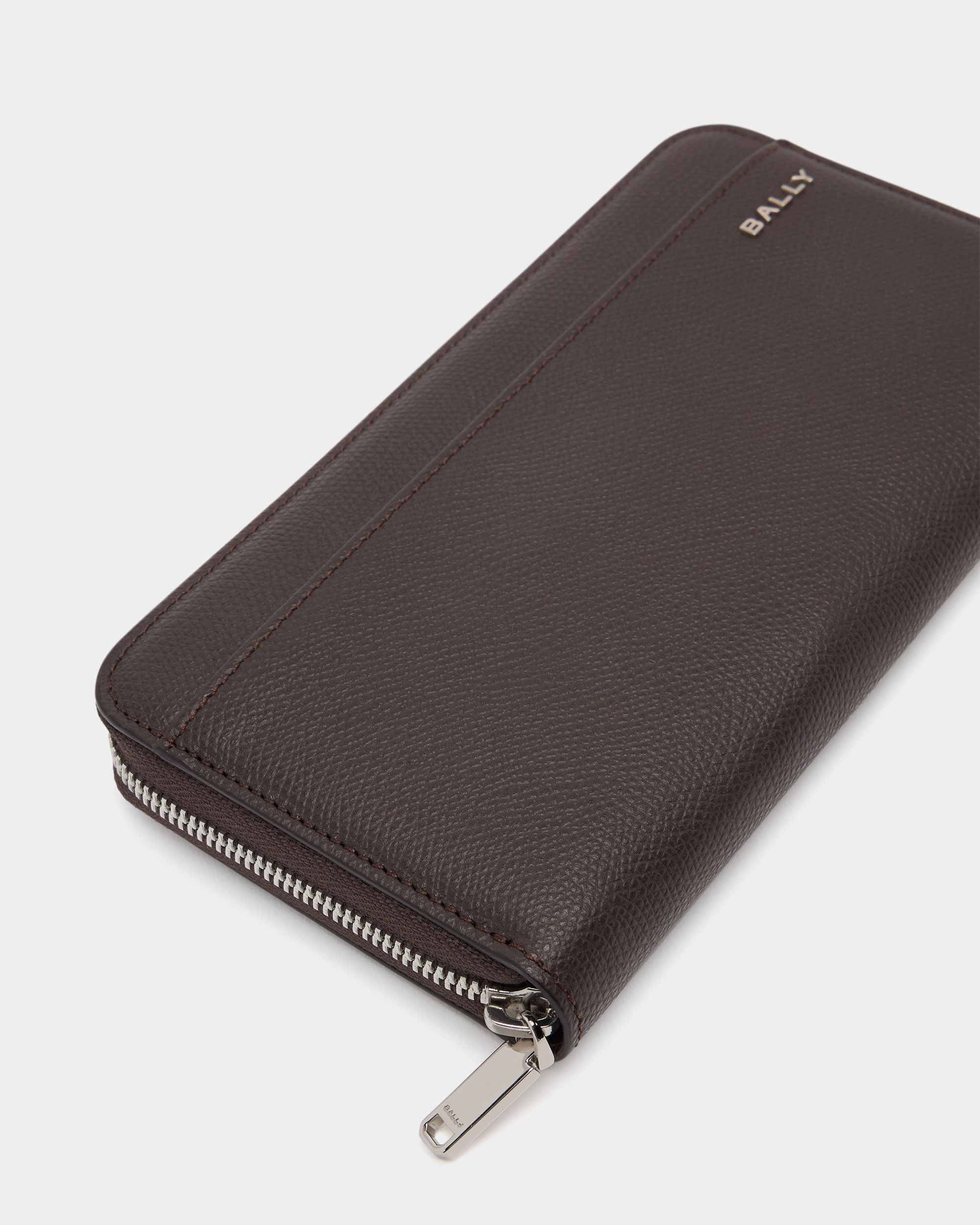 Bally Global - Bally Essential Zip Around Wallet in Ebano And Red Grained Leather - Multicolor