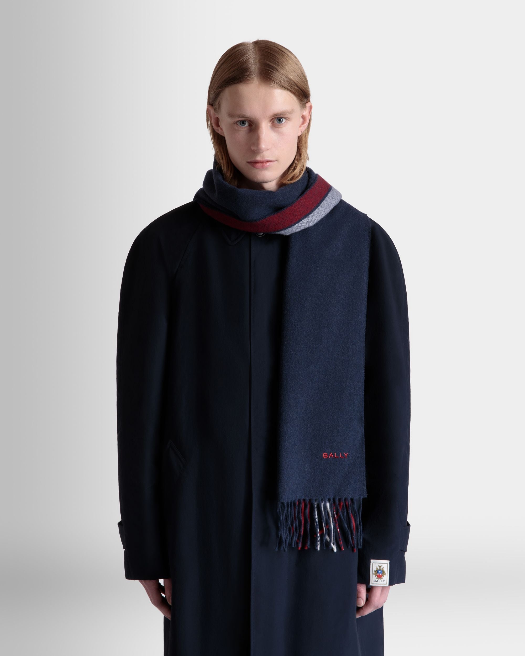 Bally Global - Écharpe Avec Détail Bally Ribbon En Cachemire Mélangé Navy Blue - Bleu