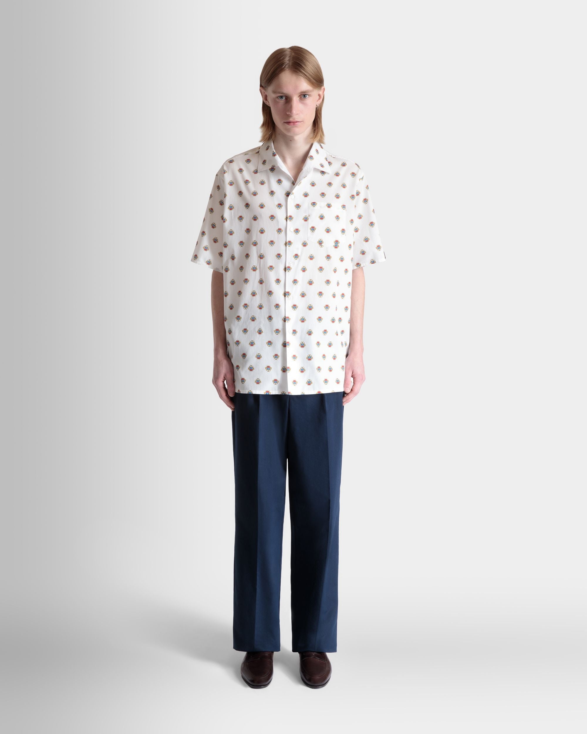 Bally Global - Chemise De Bowling En Coton Blanc Avec Un Imprimé Écusson Bally Crest All-Over - Blanc