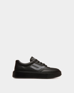 Sneaker in Black Leather