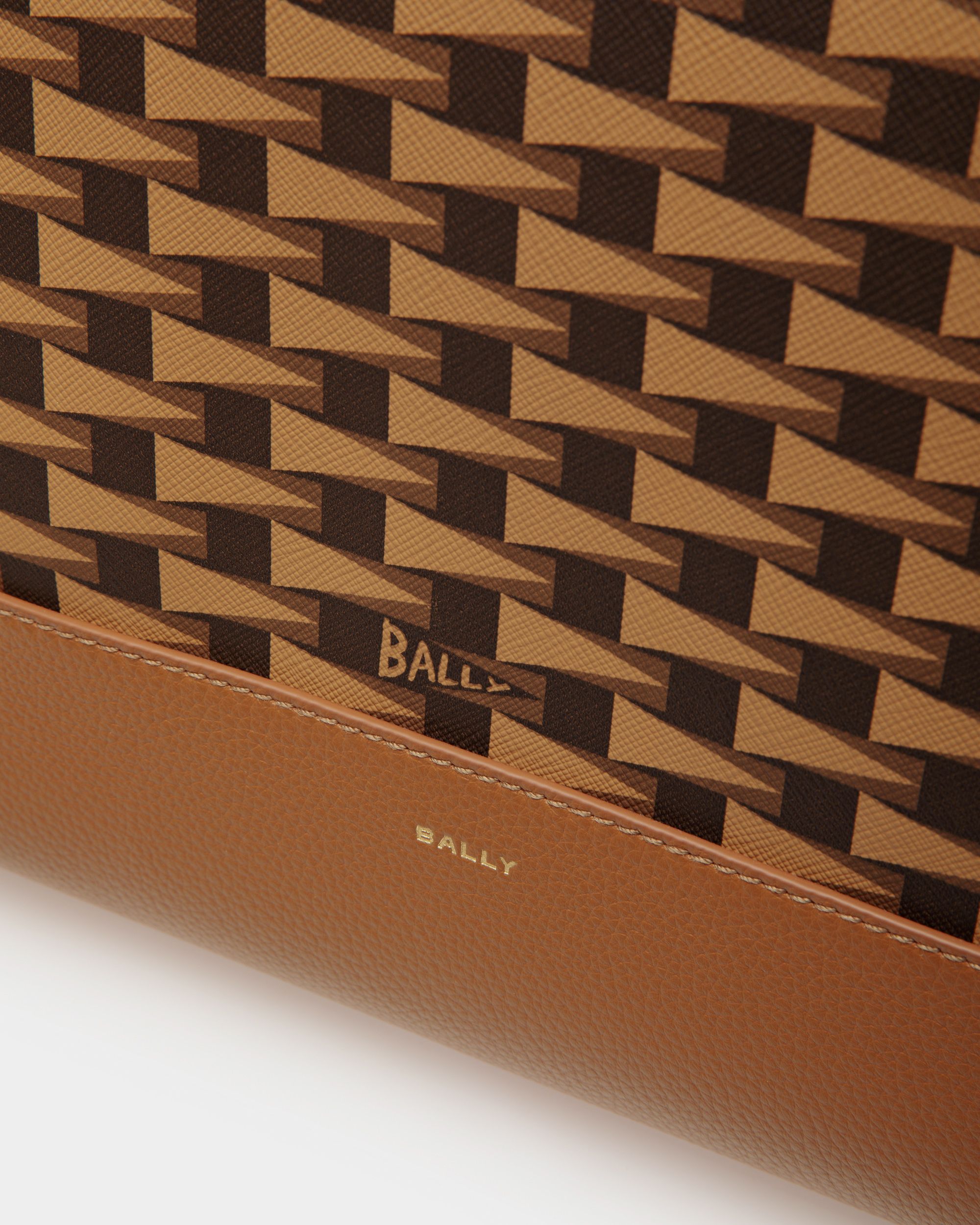 Bally Global - Pennant Tote Bag In Desert TPU - Marrón