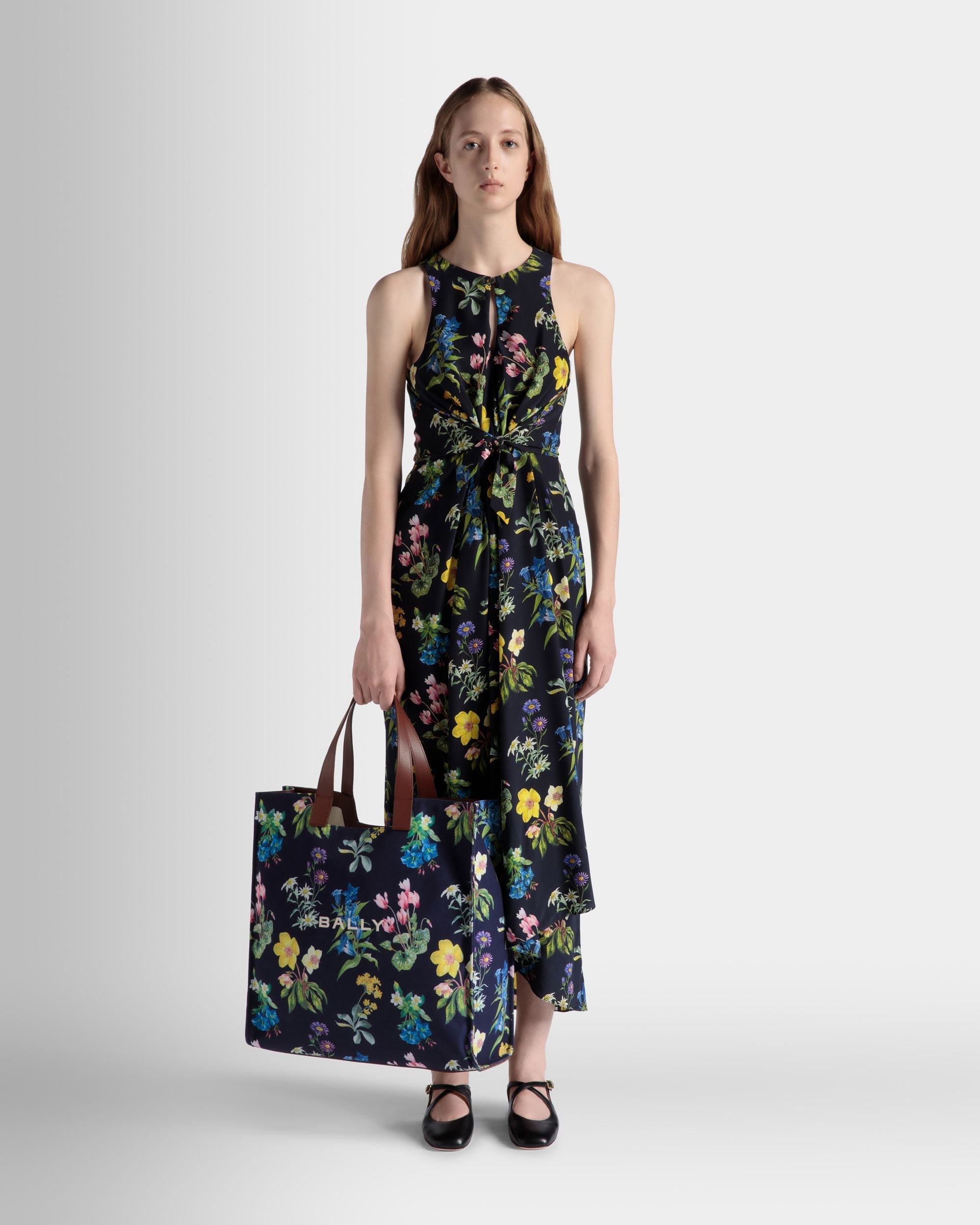Bally Global - Bolso Tote Easy Bally De Piel Y Lona Con Estampado Mountain Flower - Azul