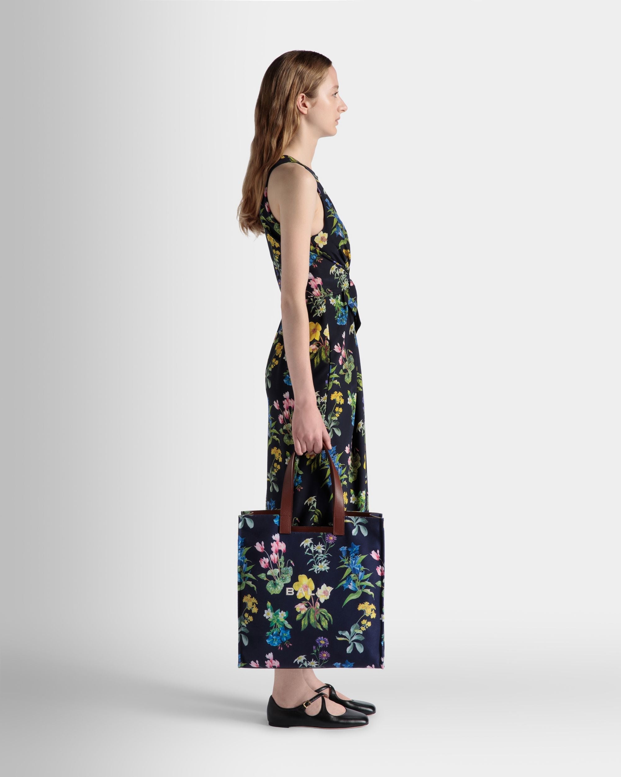 Bally Global - Easy Bally Tote Bag In Mountain Flower Print Canvas And Leather - Azul