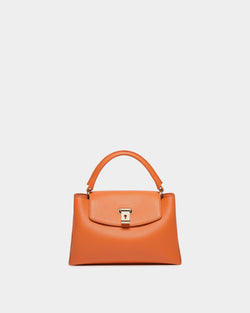 Petit Sac À Anse Supérieure Lock Me En Cuir Grainé Koi Orange