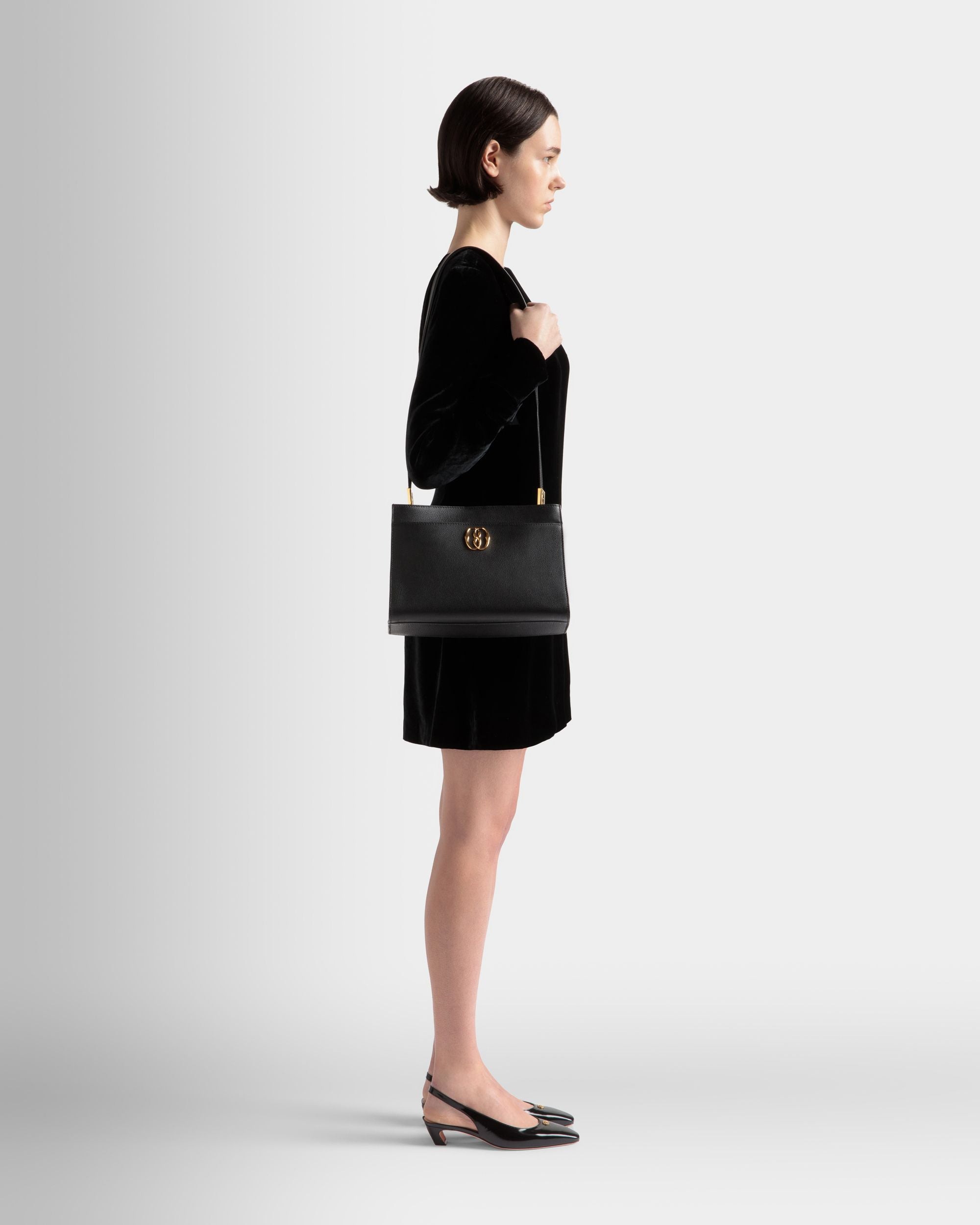 Bally Global - Emblem Shoulder Bag In Black Grained Leather - Black