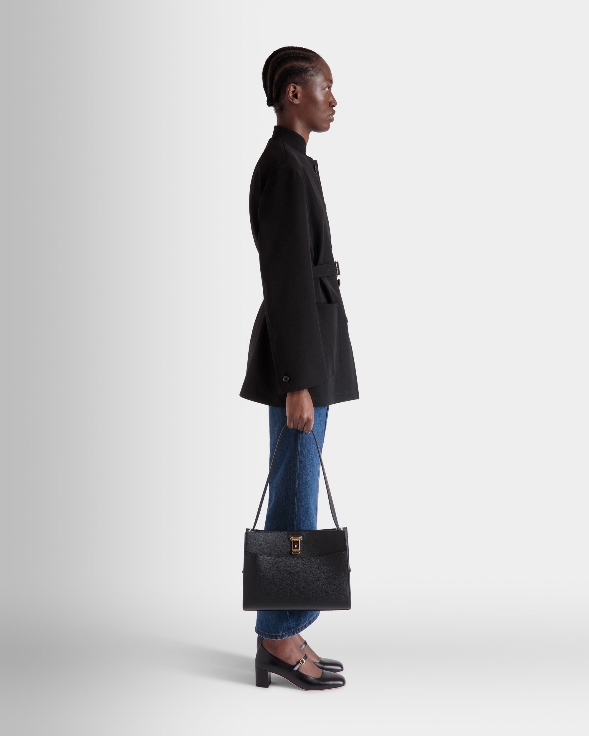 Bally Global - Lock Me Shoulder Bag in Black Grained Leather - Negro