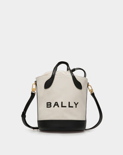 Bolso Cubo Bar De Tela Color Natural Y Negro