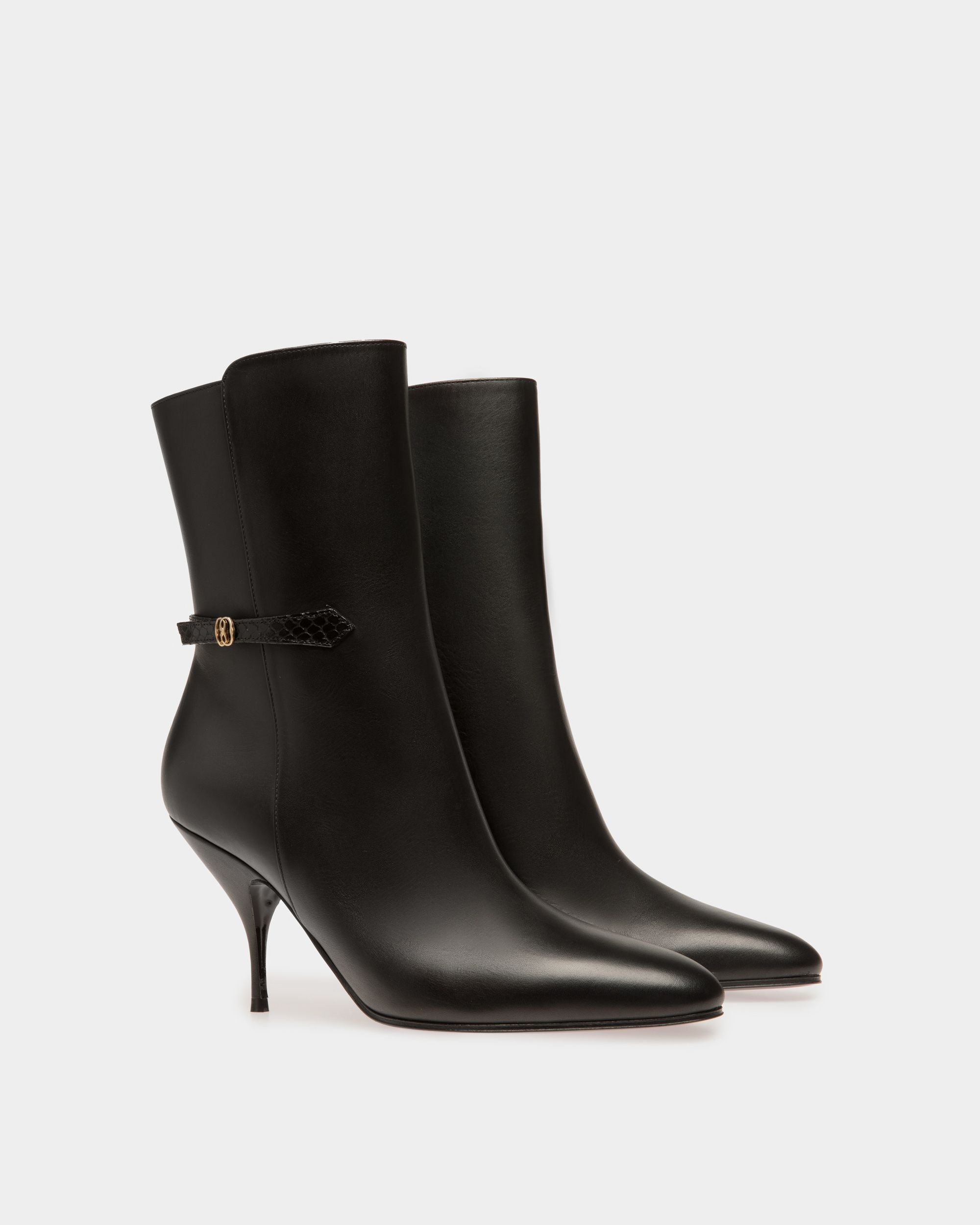 Bally Global - Odeya Boots In Black Leather - Negro