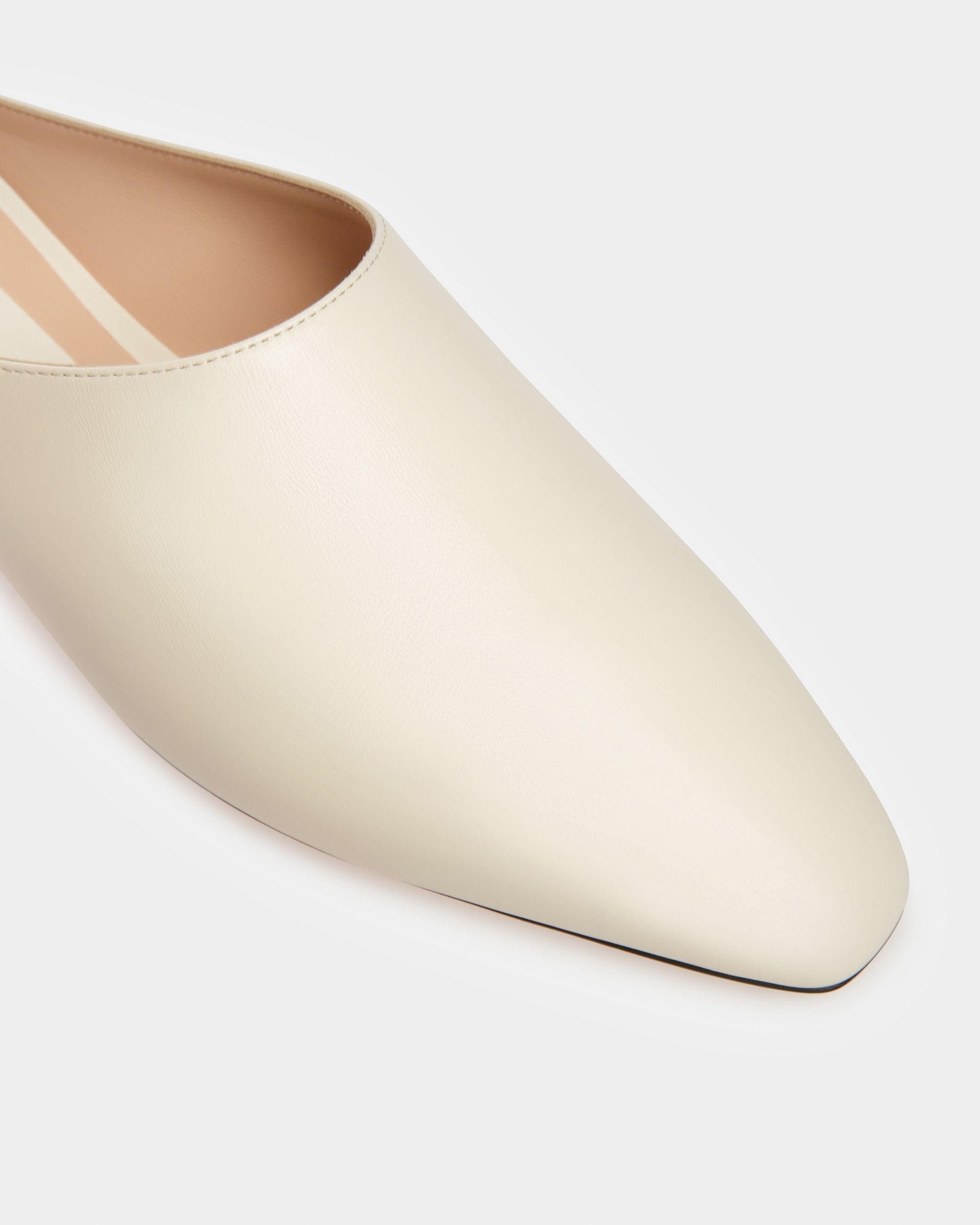 Bally Global - Nara Zapatos Planos De Piel Color Hueso - Blanco