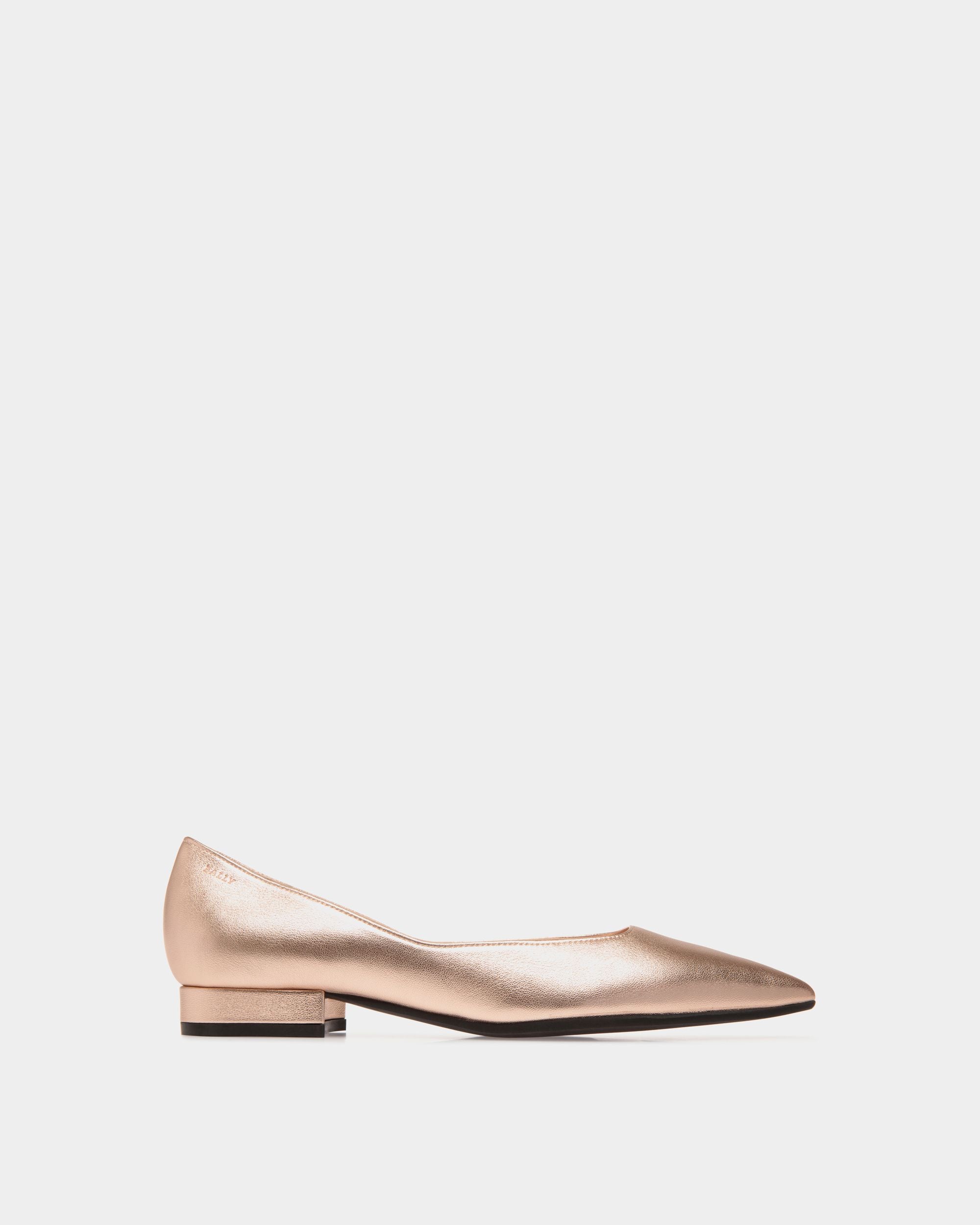 Bally Global - Pump in Gold Laminated Leather - Gold