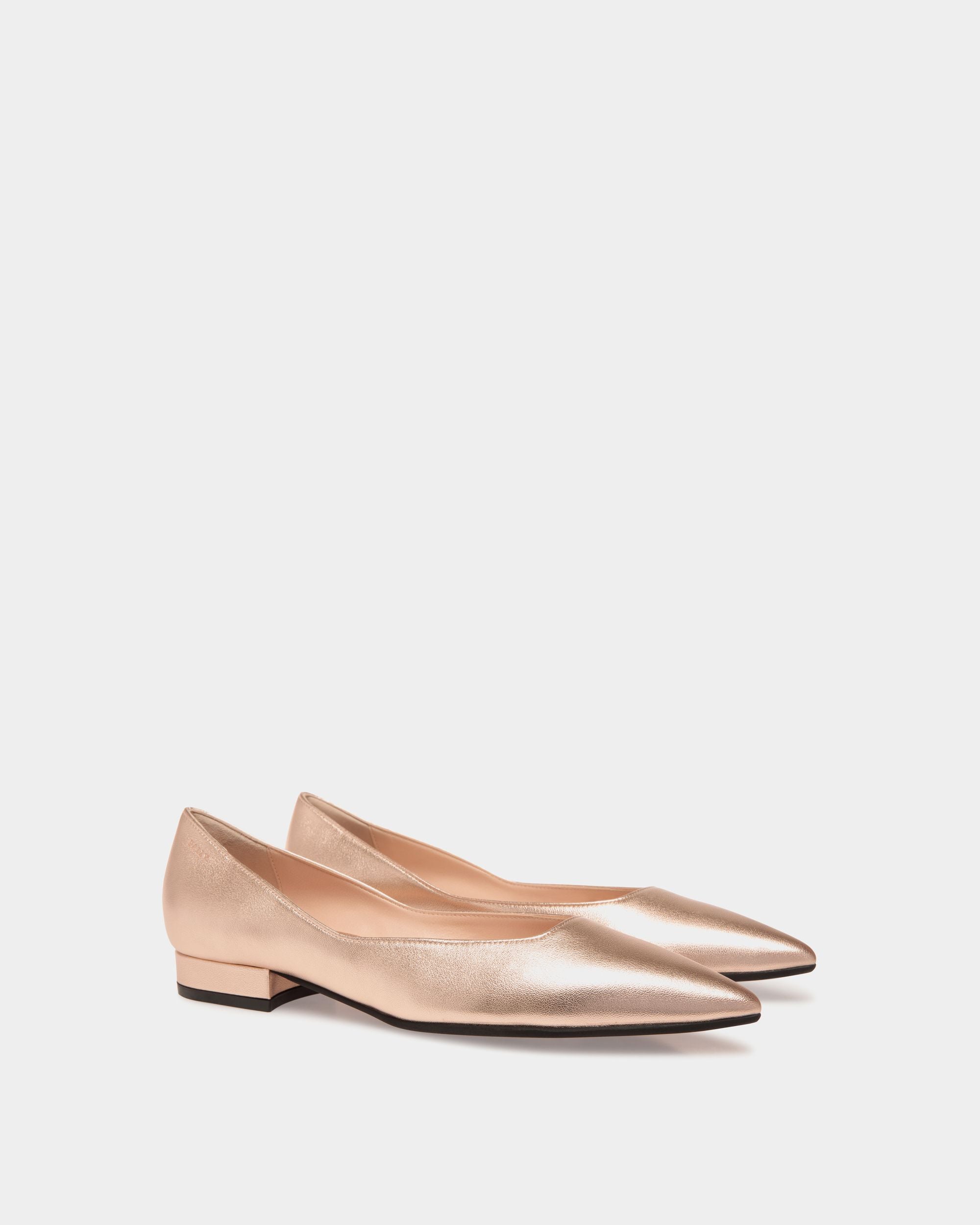 Bally Global - Pump in Gold Laminated Leather - Gold