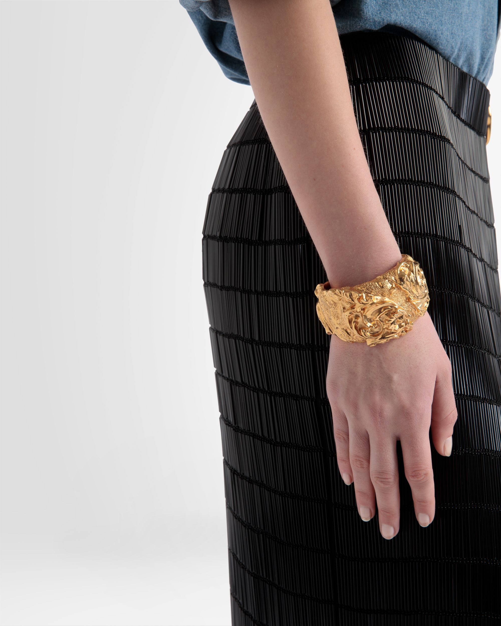 Bally Global - Sculptural-Effect Chunky Cuff Bracelet In Yellow-Gold - Gold