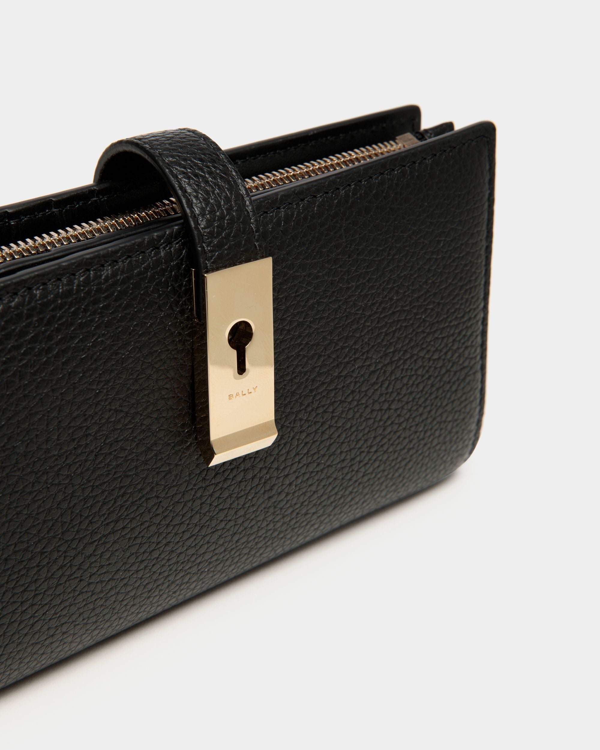 Bally Global - Lock Me Long Wallet In Black Grained Leather - Negro