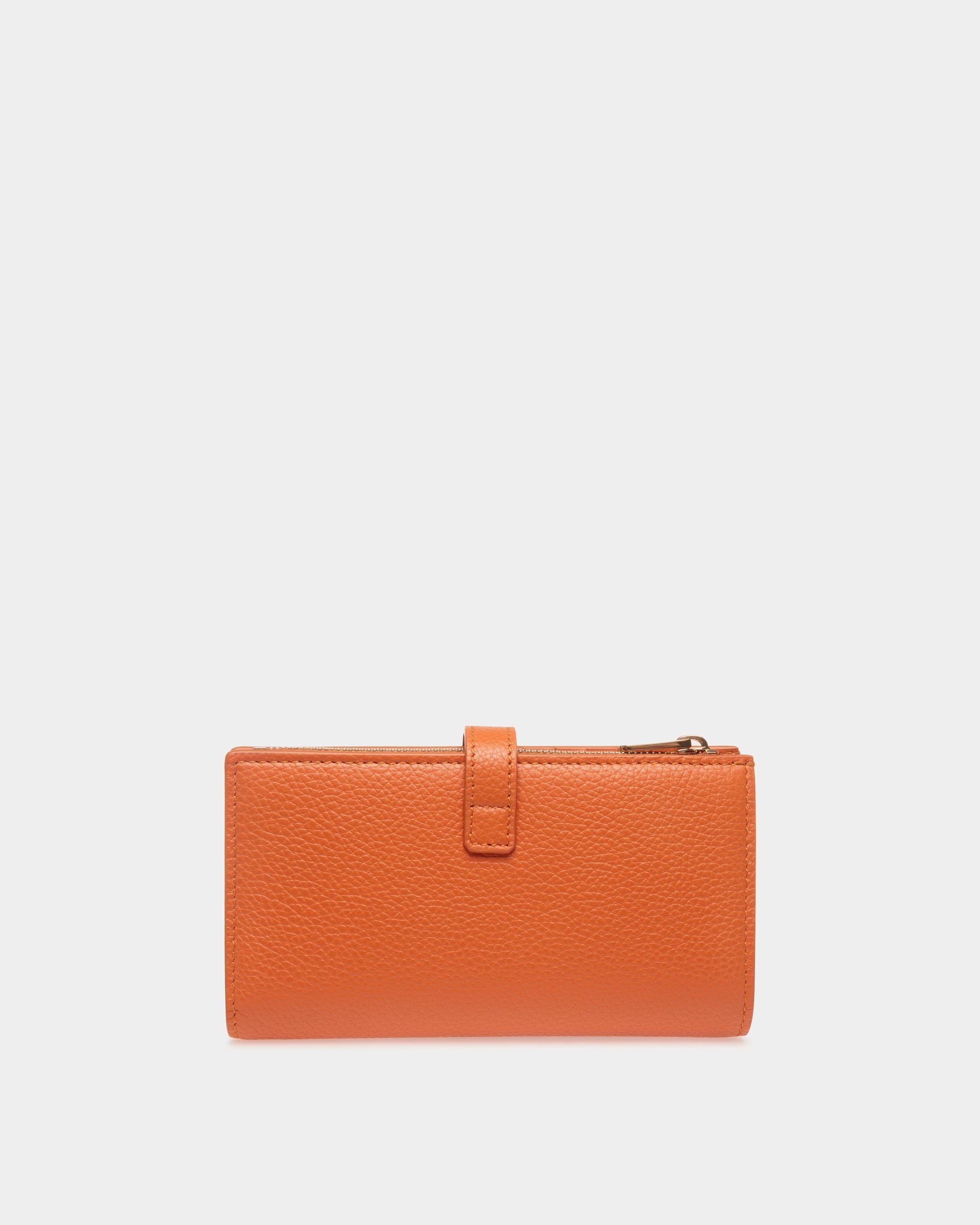 Bally Global - Lock Me Long Wallet in Koi Orange Grained Leather - Naranja