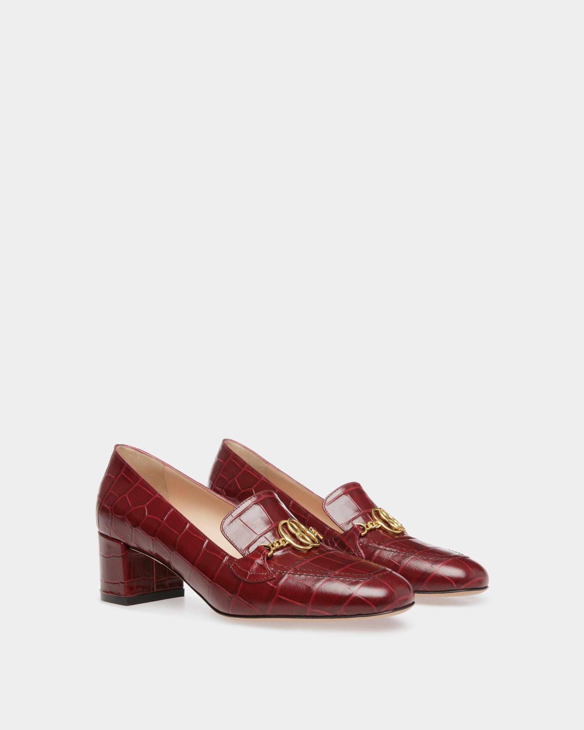 Bally Global - Zapatos De Salón Emblem De Piel Con Estampado De Cocodrilo Rojo Oscuro - Rojo