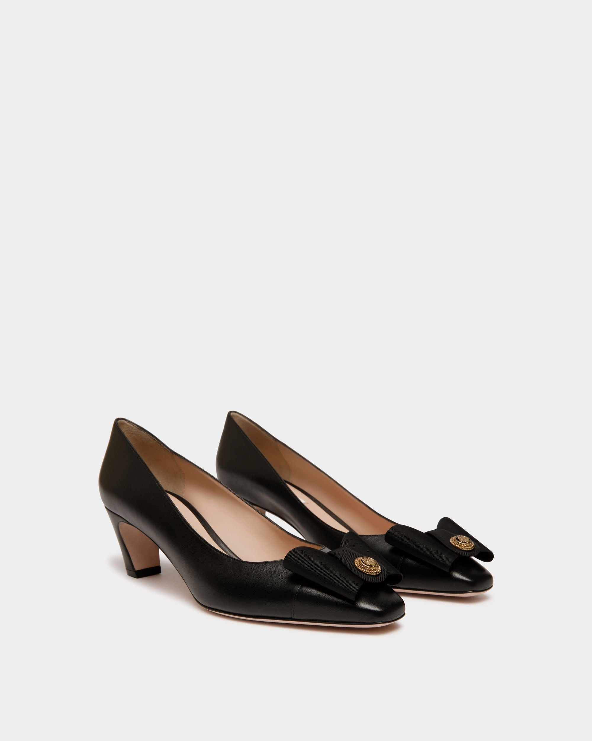 Bally Global - Zapato De Salón B-Bow De Piel En Negro - Negro