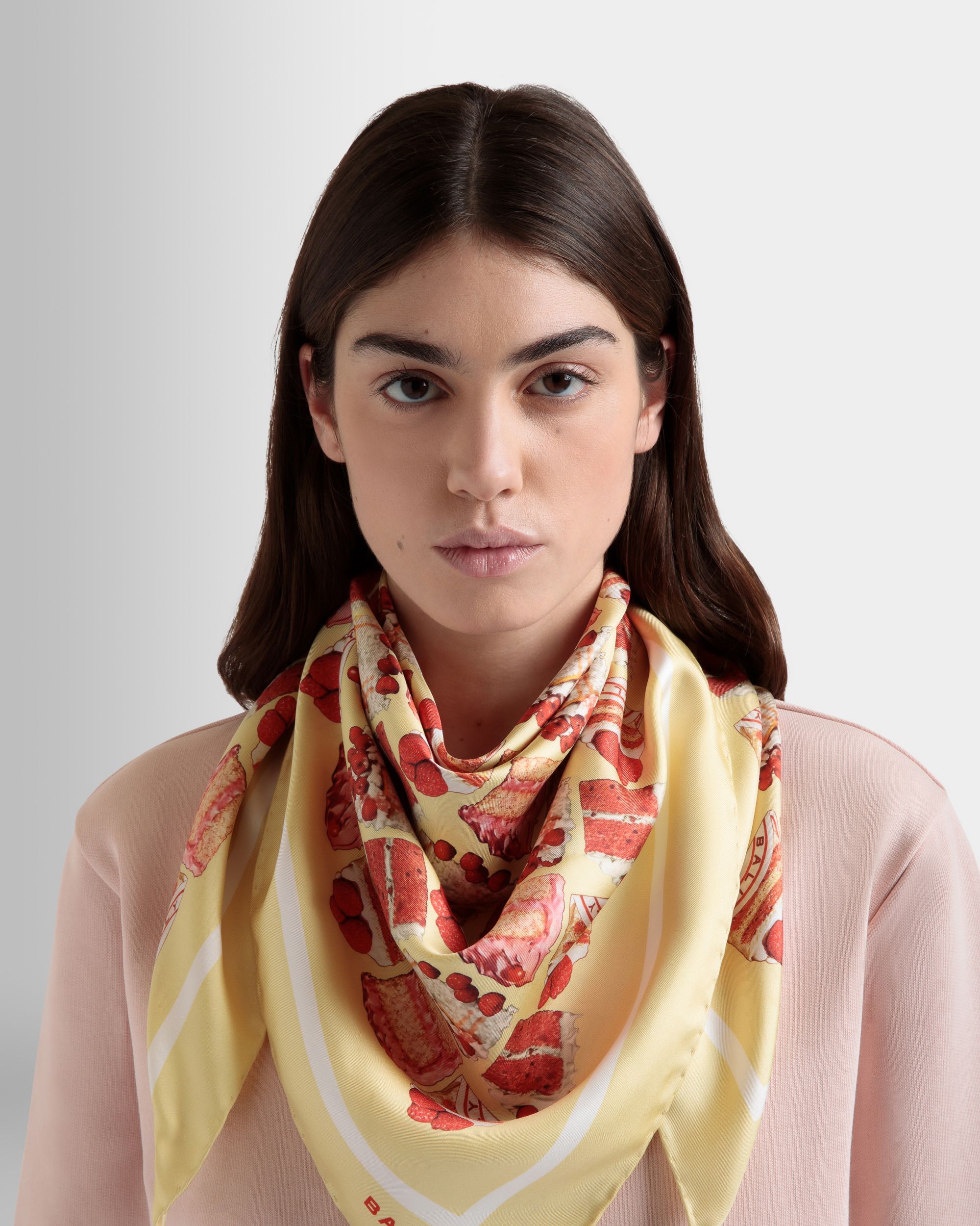 Bally Global - Bufanda De Seda Cream Con Estampado Bally Cake - Amarillo