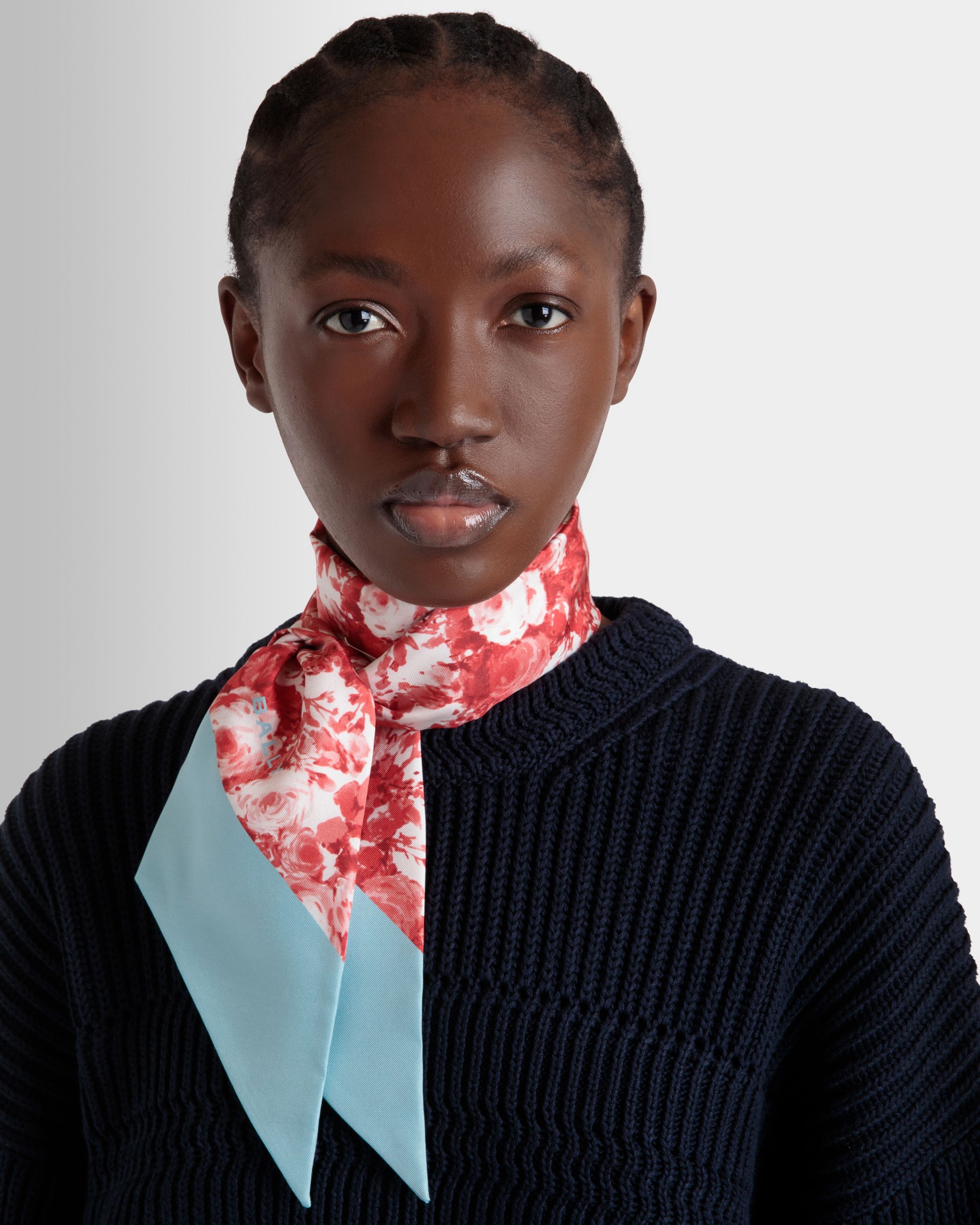 Bally Global - Neck Bow with a Rosengarten Print in Red Silk - Red