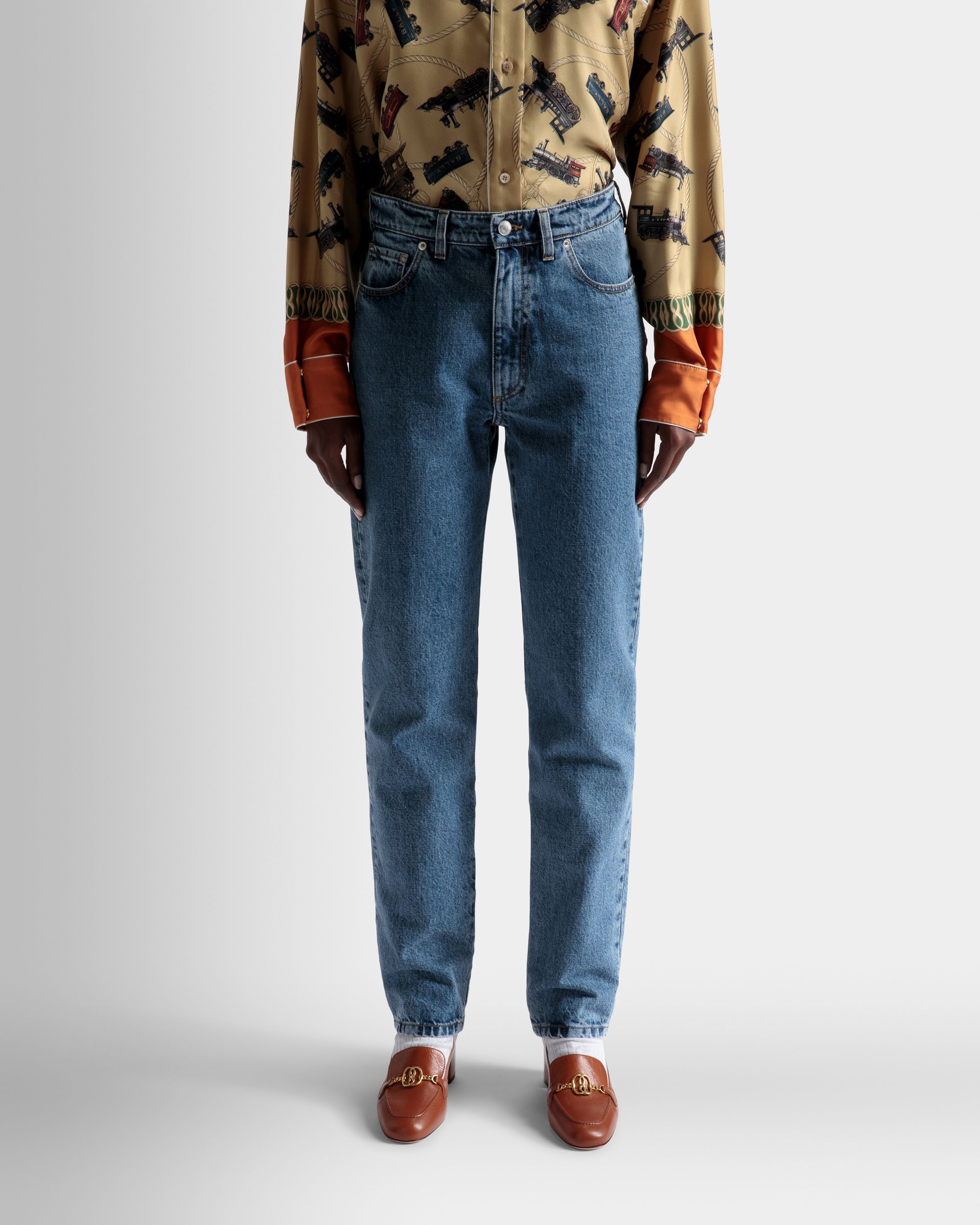 Bally Global - Pantalón De Denim En Azul Claro - Azul