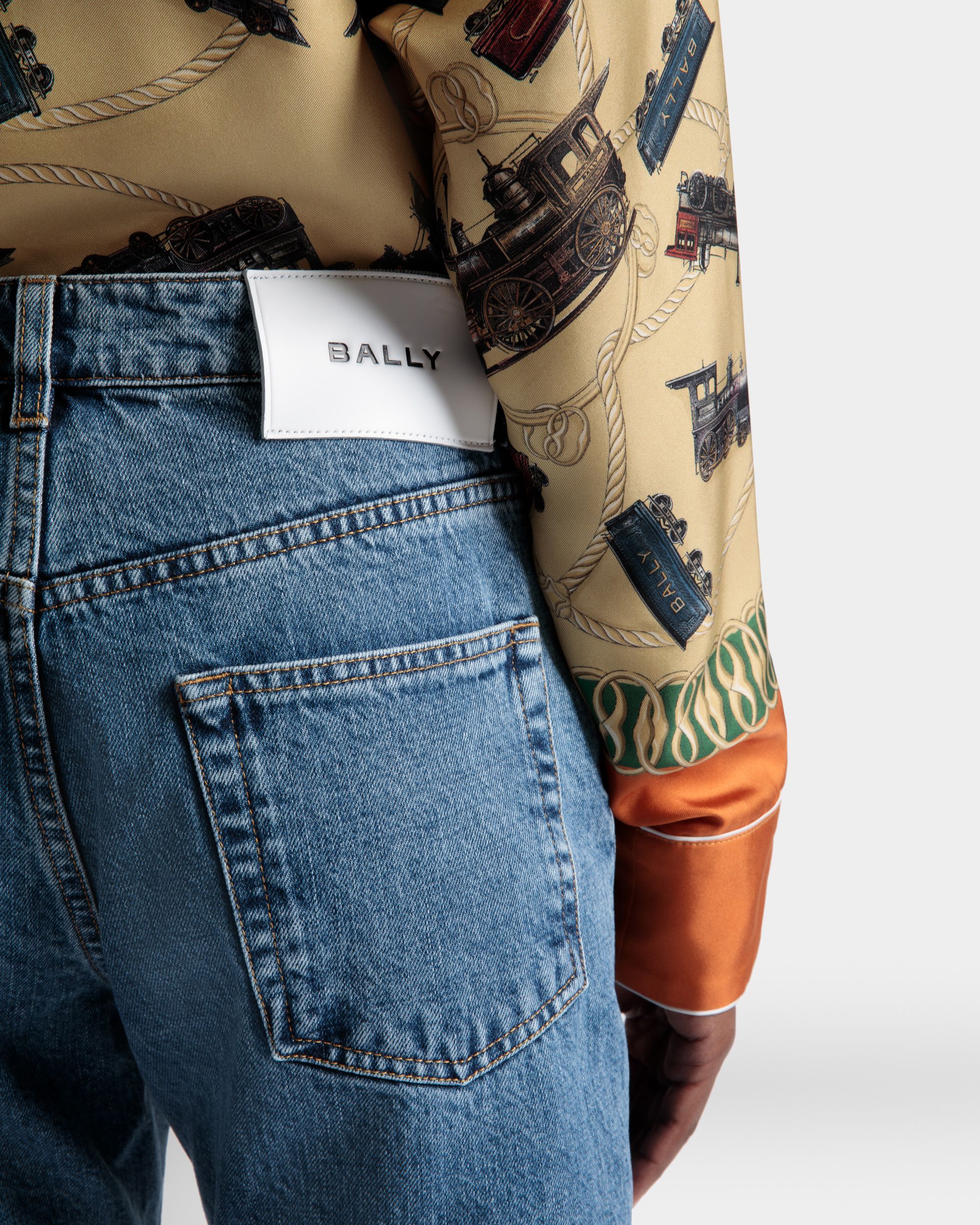 Bally Global - Pantalón De Denim En Azul Claro - Azul